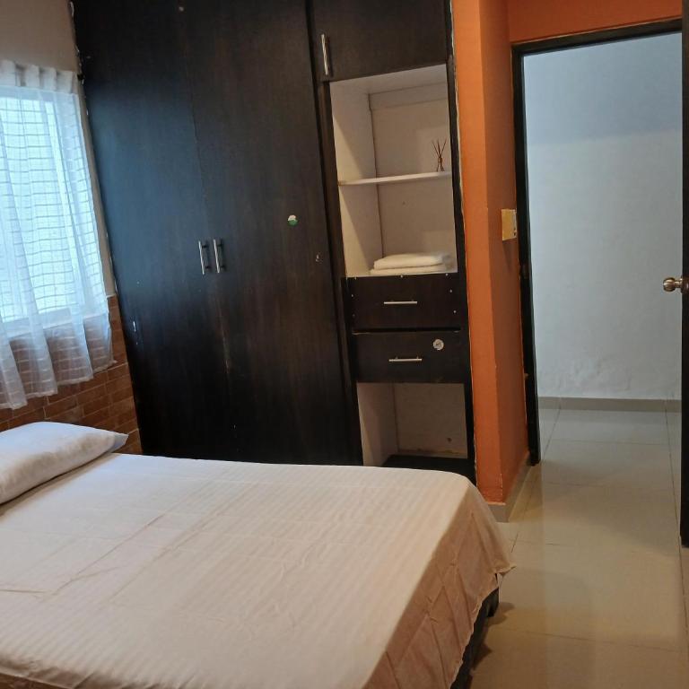 Apto amoblado barrio Los Alpes Cartagena - Two-Bedroom Apartment - 3