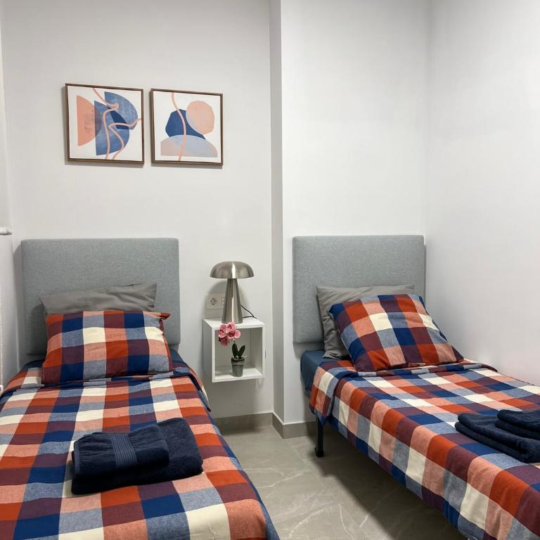 Apartment with rooftop pool 150 m from the beach - Apartamento de 2 dormitorios con balcón - 4