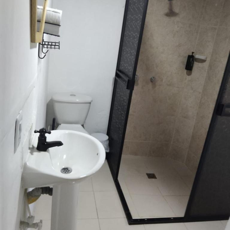 APARTAHOTEL ESTADIO GOLD - Habitación Doble con baño privado - 2 camas - 4