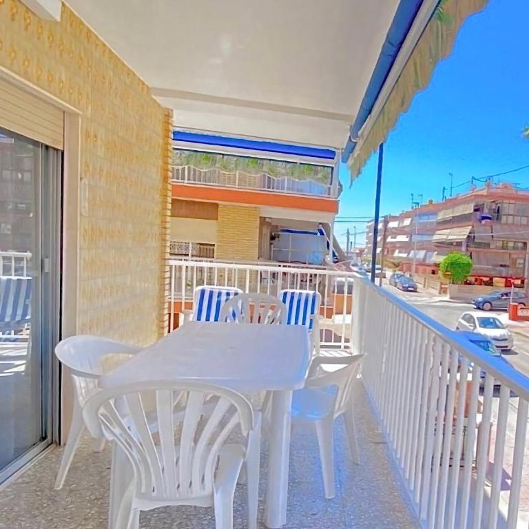 Grand appartement bord de mer refait à neuf 3 chambres - Apartamento de 3 dormitorios con vistas al mar - 24