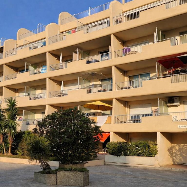 Joli studio climatisé au Port de Hyères - Proche Plages et Commerces - Linge de maison fourni - Apartment mit 2 Schlafzimmern - 16