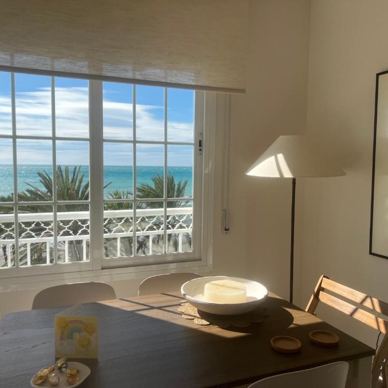 Apartamento LH Beach frente al mar - One-Bedroom Apartment with Balcony and Sea View - 40