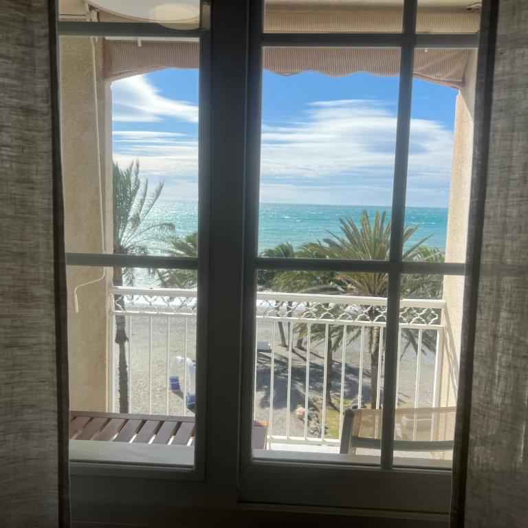 Apartamento LH Beach frente al mar - One-Bedroom Apartment with Balcony and Sea View - 22