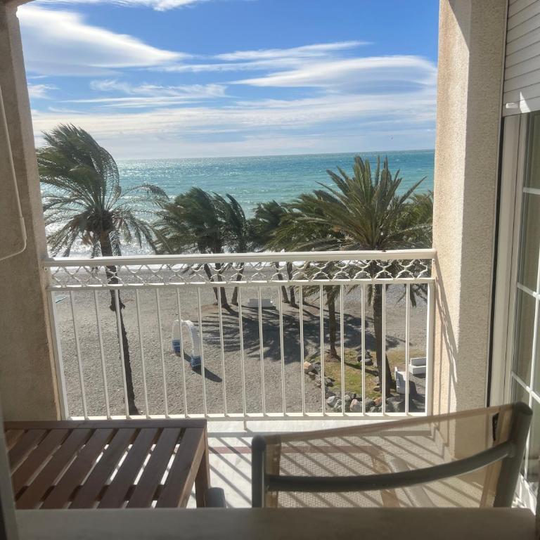 Apartamento LH Beach frente al mar - One-Bedroom Apartment with Balcony and Sea View - 20