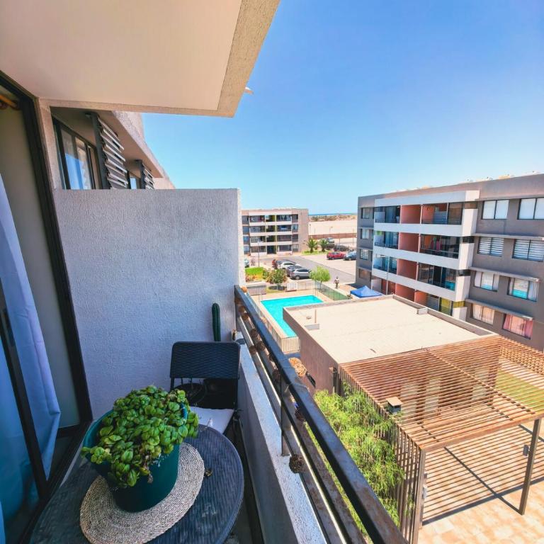 Departamento en condominio con piscina - Two-Bedroom Apartment - 2