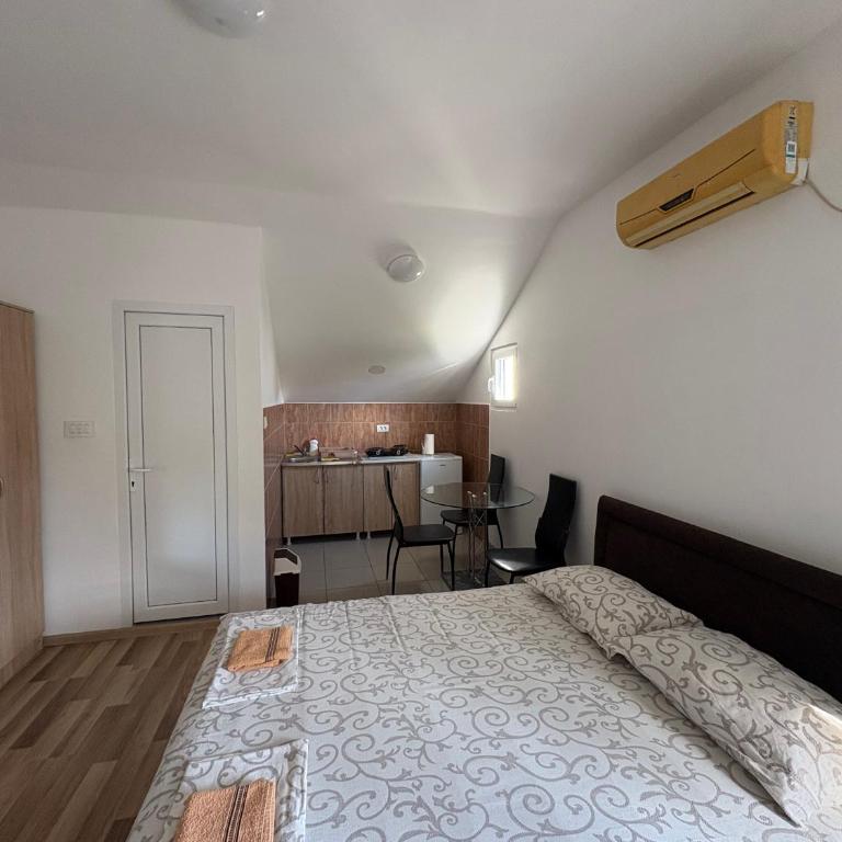 Solis Apartments Sutomore - Quadruple Room with Garden View - 3