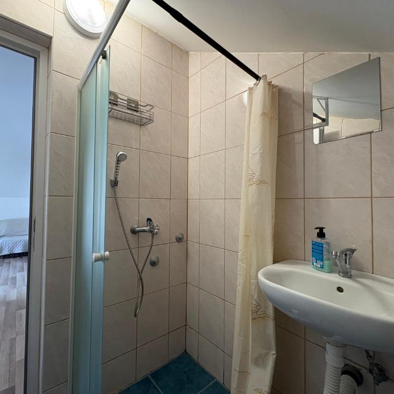 Solis Apartments Sutomore - Quadruple Room with Garden View - 9