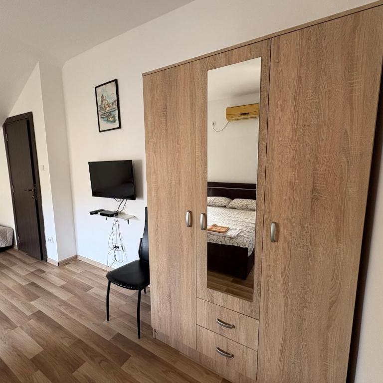 Solis Apartments Sutomore - Quadruple Room with Garden View - 12