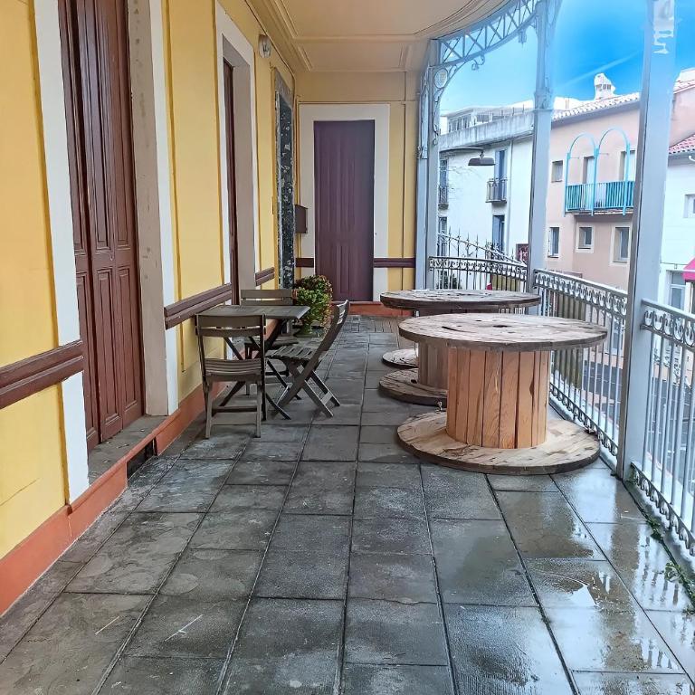 appt 4, 1er étage, un T2 avec une terrasse frontale commune dans une bâtisse de charme historique avec parking sur réservation - Apartment mit 1 Schlafzimmer - 4