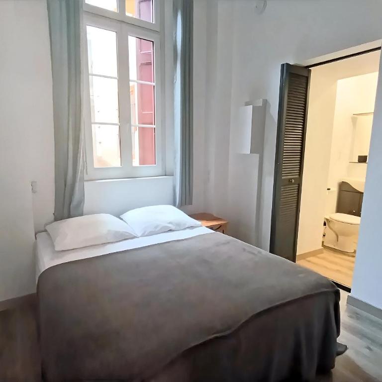 appt 4, 1er étage, un T2 avec une terrasse frontale commune dans une bâtisse de charme historique avec parking sur réservation - Apartment mit 1 Schlafzimmer - 5