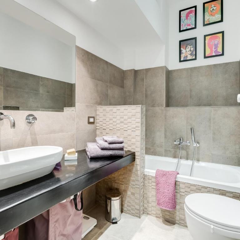 Micol's Place, bright apt 2 rooms, 2 toilets, near metro, 80 mq - Appartamento con 2 Camere da Letto - 5