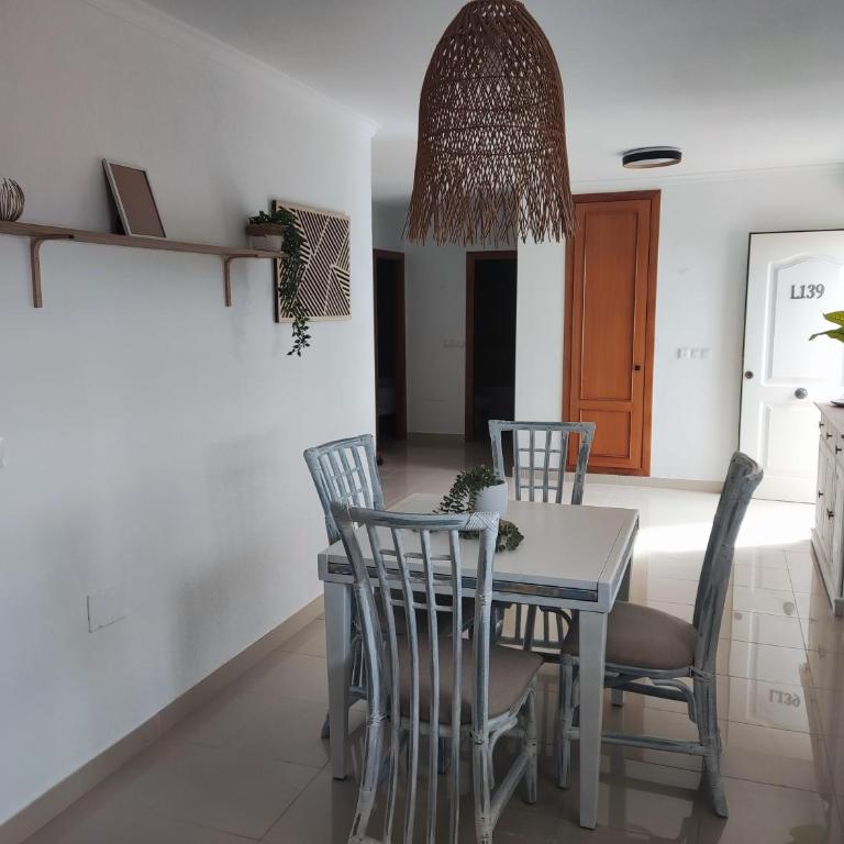 Apartamento entero - 110m2 más Solárium - 4 habitaciones y 2 baños - Habitación Familiar con vistas al mar - 23