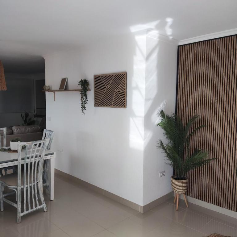 Apartamento entero - 110m2 más Solárium - 4 habitaciones y 2 baños - Habitación Familiar con vistas al mar - 2