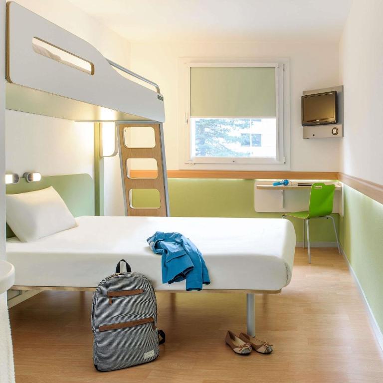 ibis budget Antibes Sophia Antipolis - Chambre Triple avec 1 Lit Double et 1 Lit Superposé - 7