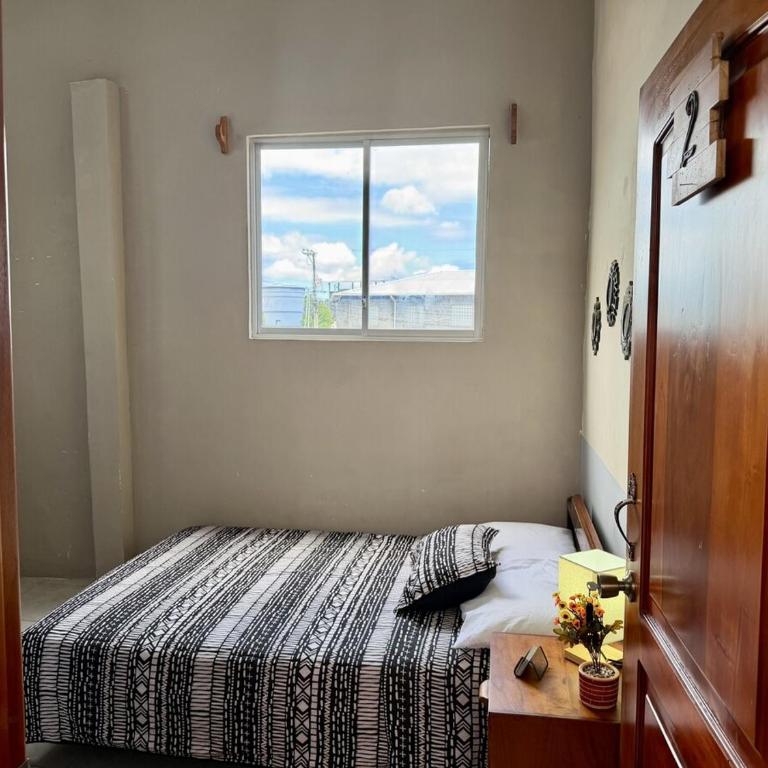 #2 Fresca, Luz Natural y Cerca de Todo 1-2 Personas - NO AC - One-Bedroom Apartment - 4