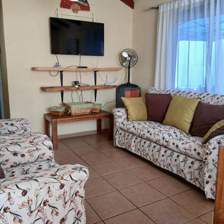 Casa Turistas pinamarga - Two-Bedroom House - 4