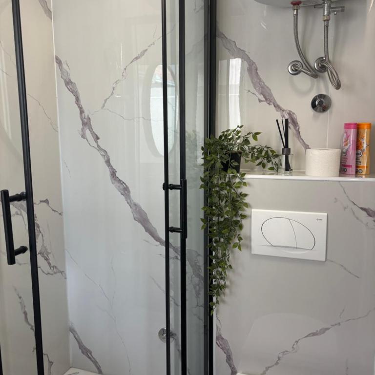 Villa For You - One-Bedroom Apartment with Balcony (5 Adults) - 1