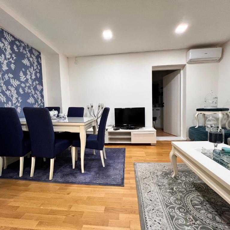 Apartment Center 400 m from National Theatre - Apartment - 24