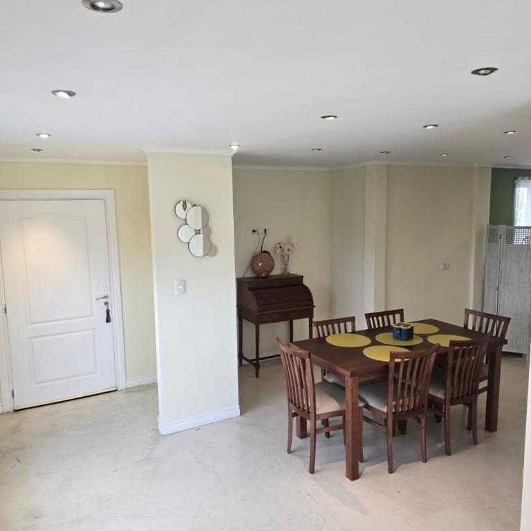 Departamento Centrico - Two-Bedroom Apartment with View - 7