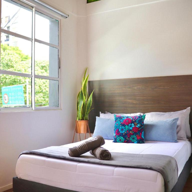 District 818 Boutique lofts - Double Room with Private Bathroom - 1