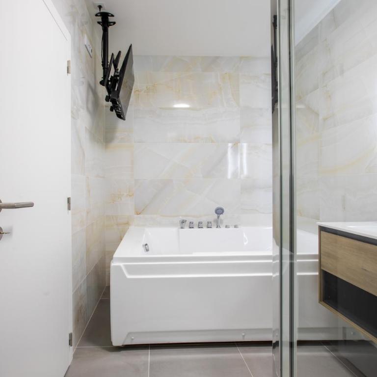 Romantic getaway with jacuzzi, Garden view - Appartamento con 1 Camera da Letto - 13