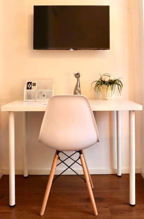 District 818 Boutique lofts - Double Room with Private Bathroom - 2