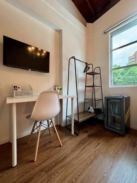 District 818 Boutique lofts - Double Room with Private Bathroom - 3