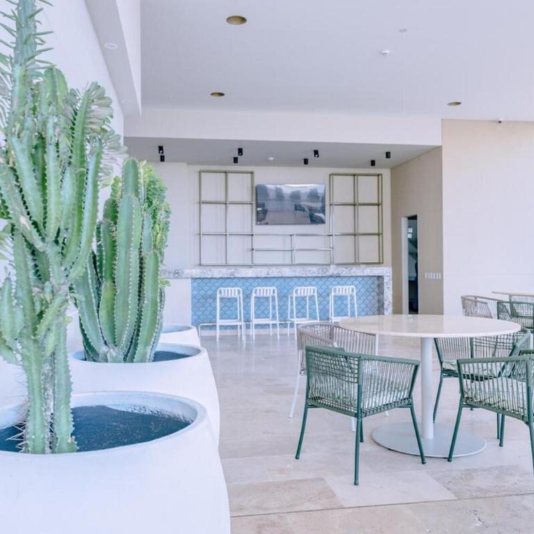 Beautiful Horizon Luxury Suite - One-Bedroom Apartment - 12