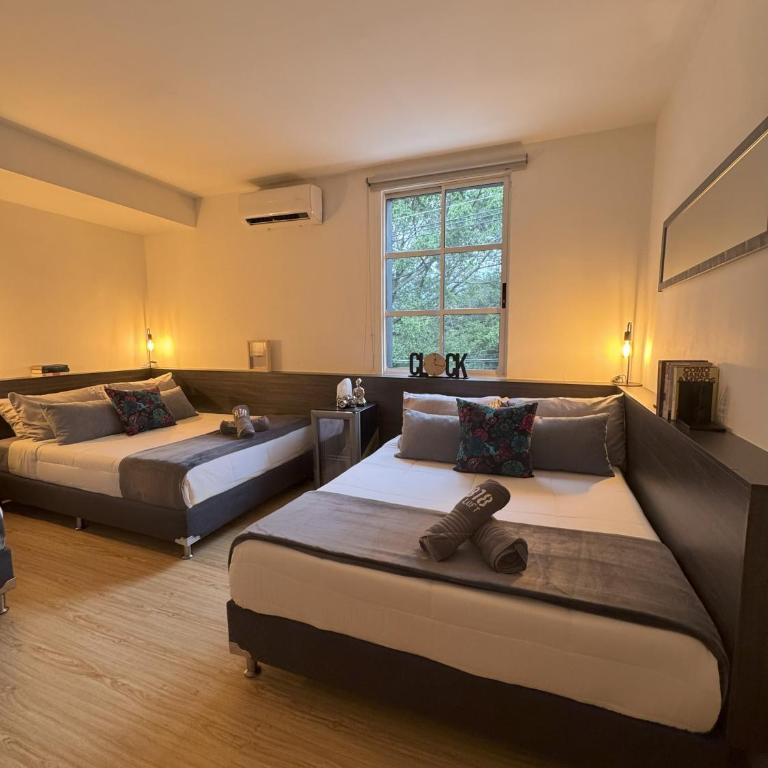 District 818 Boutique lofts - Family Room - 1