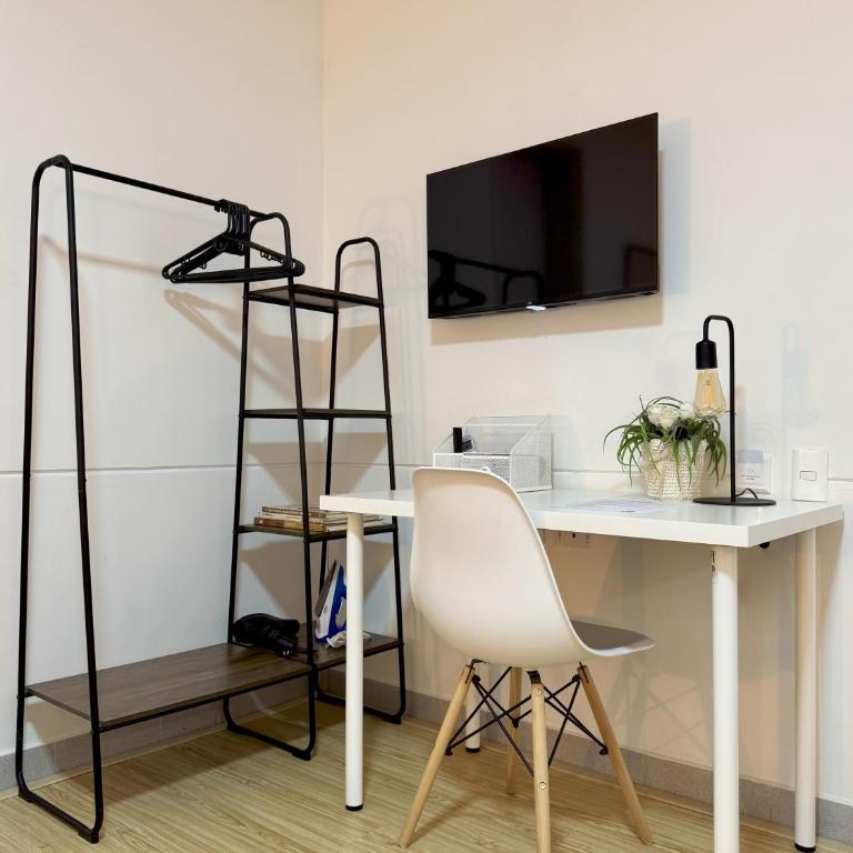 District 818 Boutique lofts - Family Room - 4