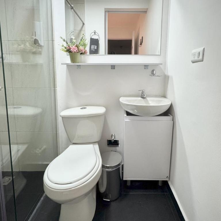 District 818 Boutique lofts - Double Room with Private Bathroom - 4