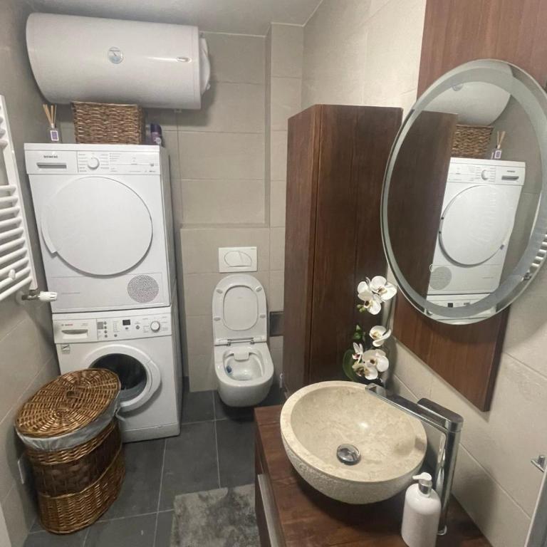 Velvet Green Apartman - One-Bedroom Apartment - 5