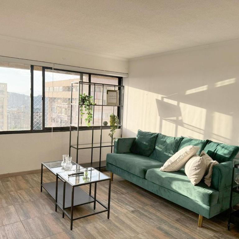 Las Condes Dept 3 dormitorios y 2 baños a pasos de Parque Arauco - Three-Bedroom Apartment - 1