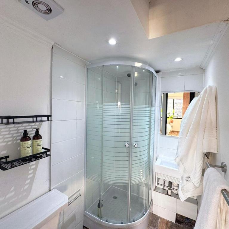 Las Condes Dept 3 dormitorios y 2 baños a pasos de Parque Arauco - Three-Bedroom Apartment - 7