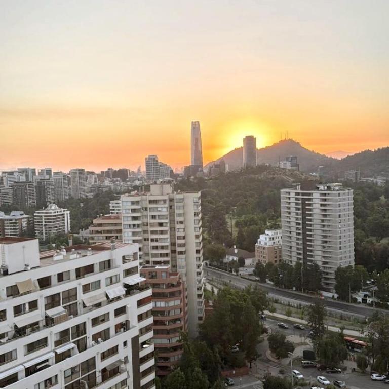 Las Condes Dept 3 dormitorios y 2 baños a pasos de Parque Arauco - Three-Bedroom Apartment - 22