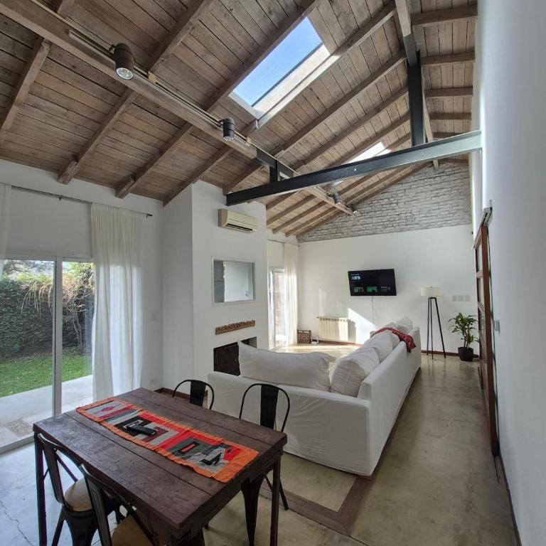 Casita divina en el Bajo de San Isidro - Casa de 2 dormitorios - 1