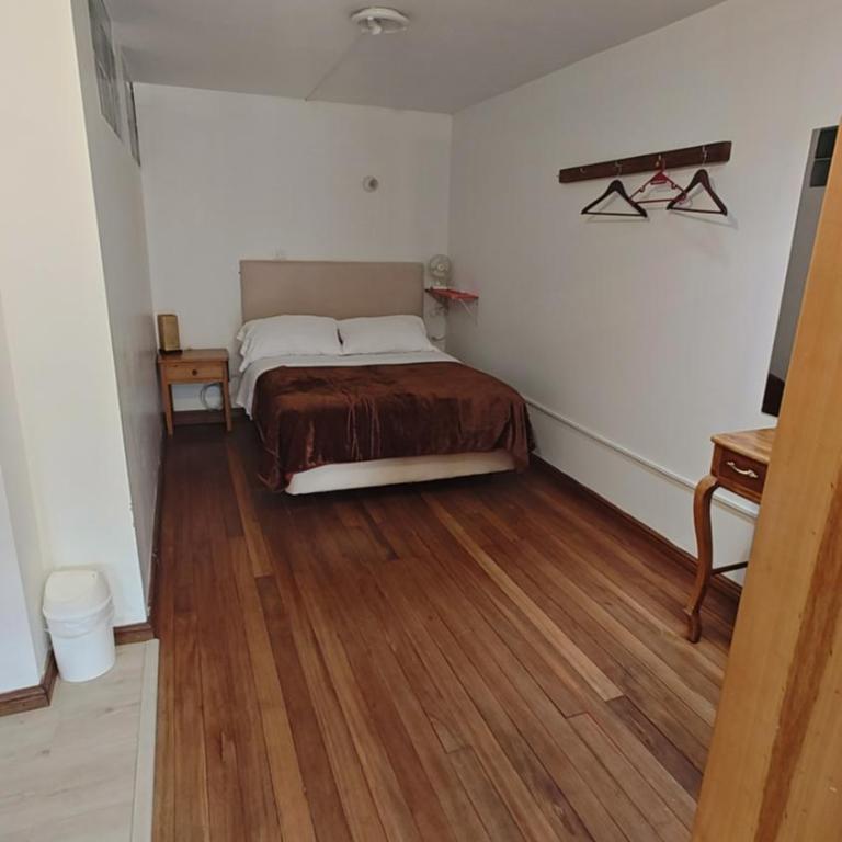 Café Hood - One-Bedroom Apartment - 8