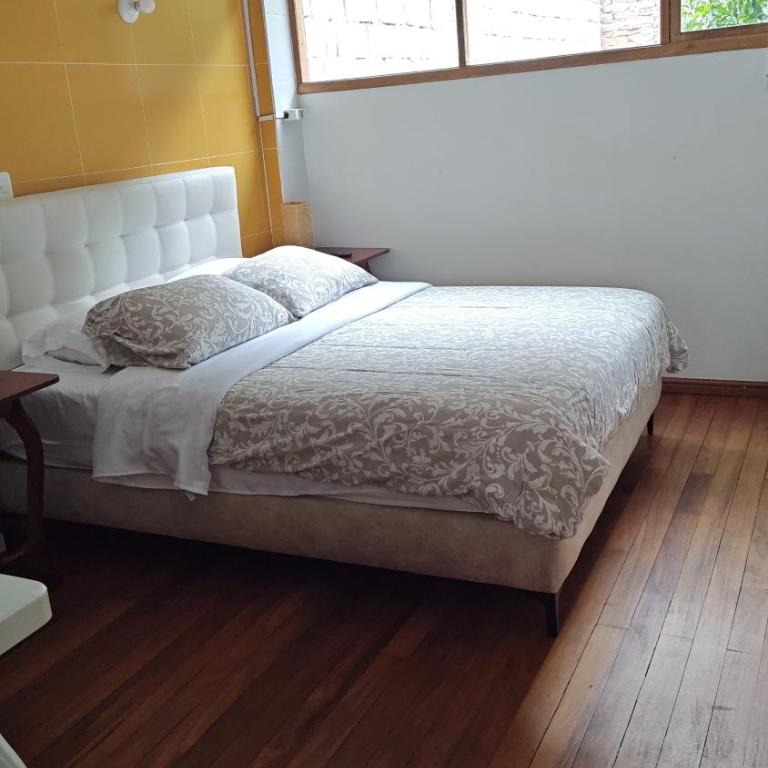 Café Hood - One-Bedroom Apartment - 15