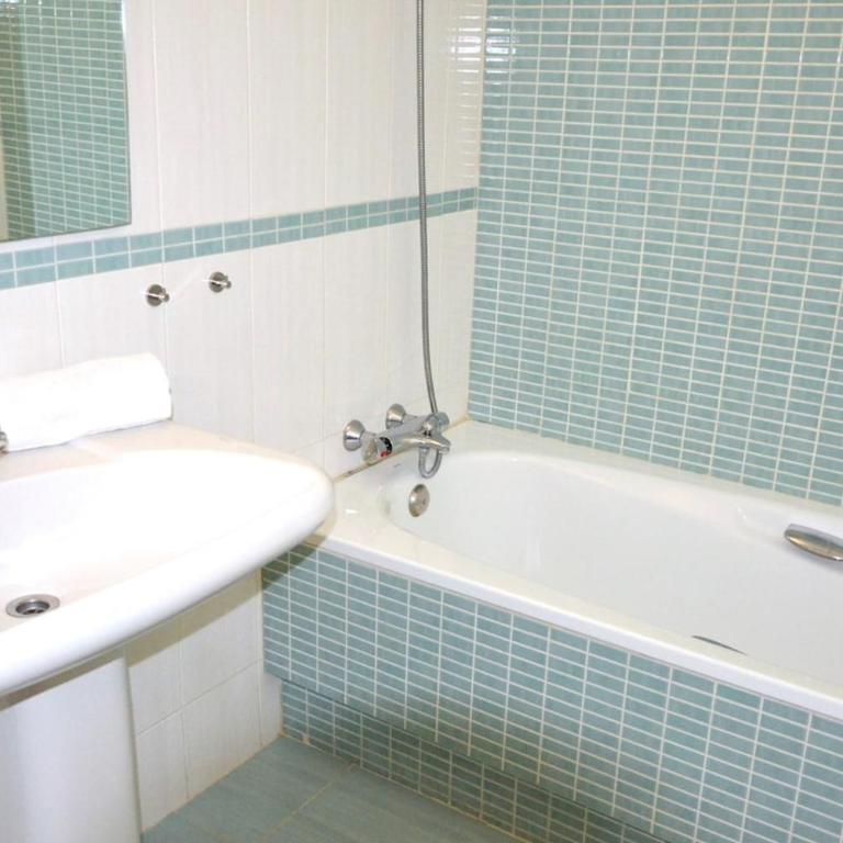 RSH14A - Terrace with hot tub and fantastic views - Apartment - 16
