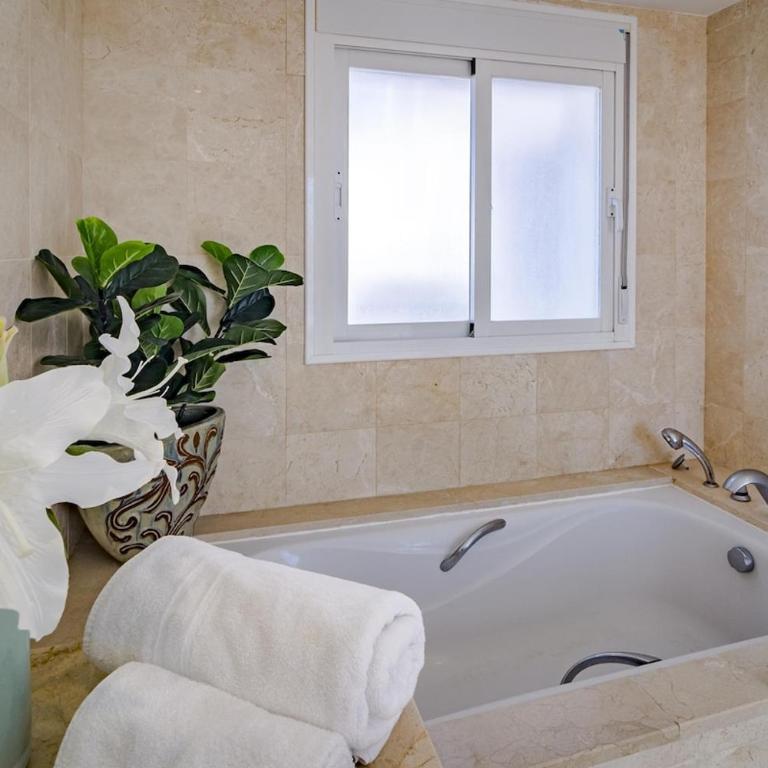 AR23 - Holiday flat Puerto Banus by Roomservices - Apartment - 30