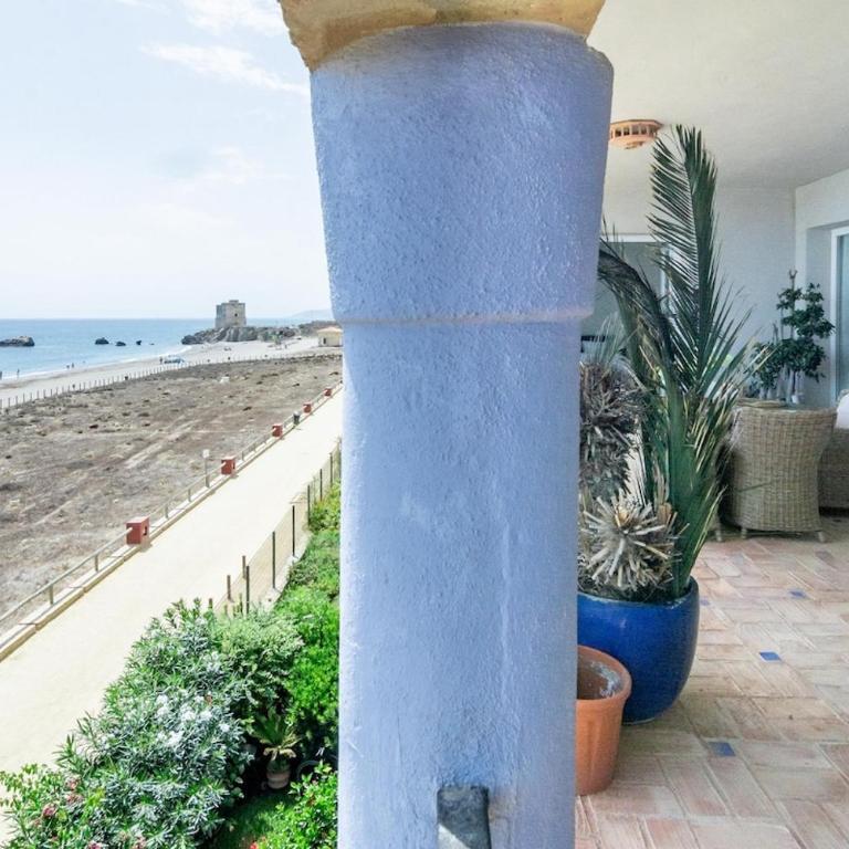 LAP- 3 bed apartment on the beach. Families only - Apartamento - 4