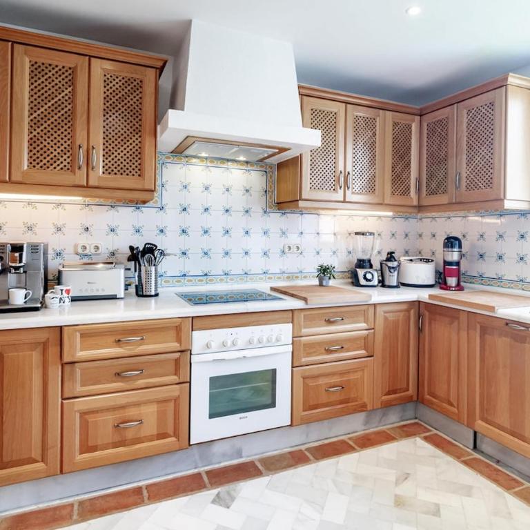 LAP- 3 bed apartment on the beach. Families only - Apartamento - 16