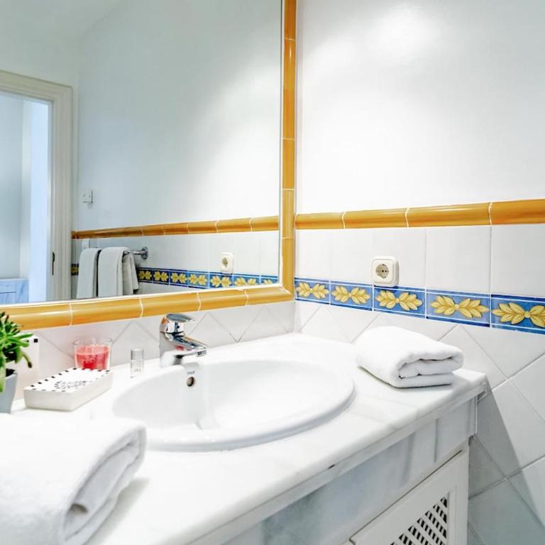 LAP- 3 bed apartment on the beach. Families only - Apartamento - 27