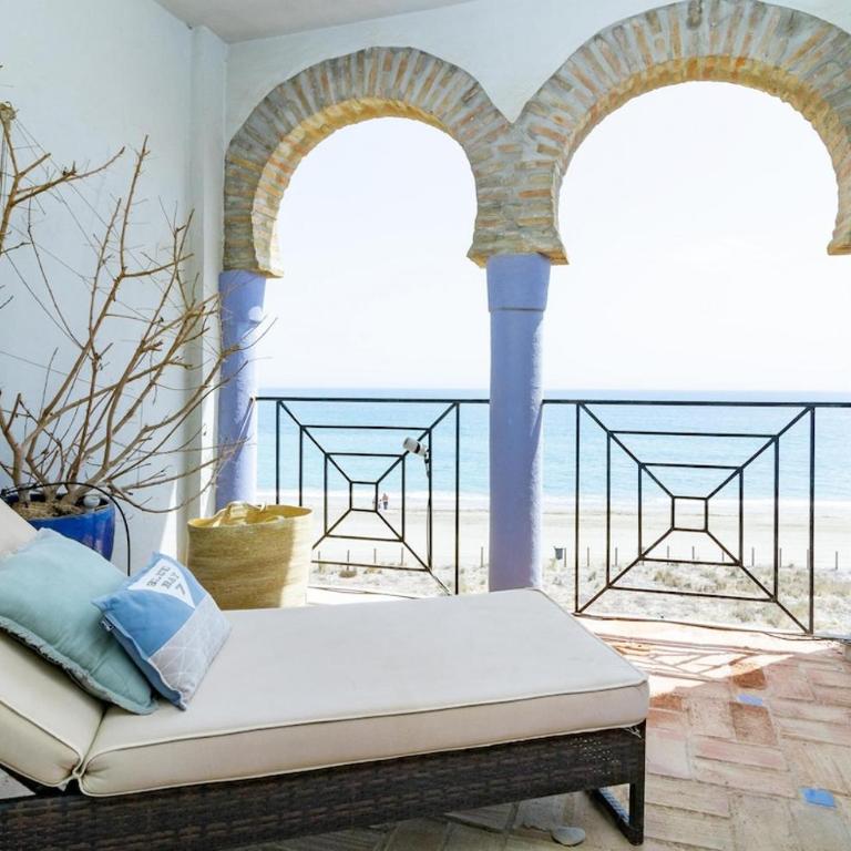 LAP- 3 bed apartment on the beach. Families only - Apartamento - 36