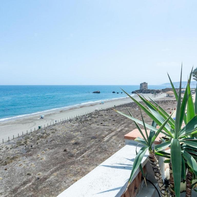 LAP- 3 bed apartment on the beach. Families only - Apartamento - 43