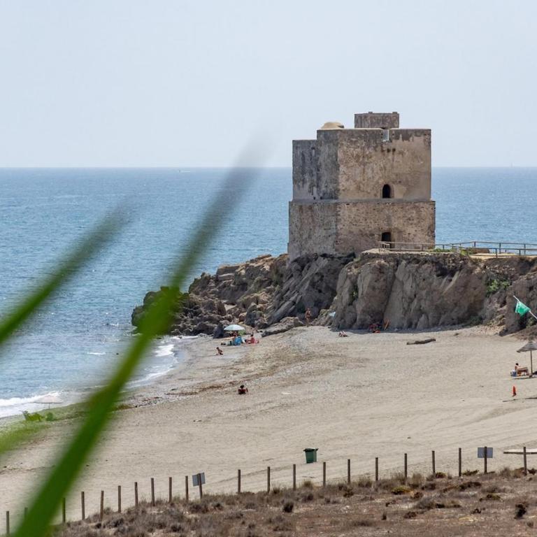 LAP- 3 bed apartment on the beach. Families only - Apartamento - 45