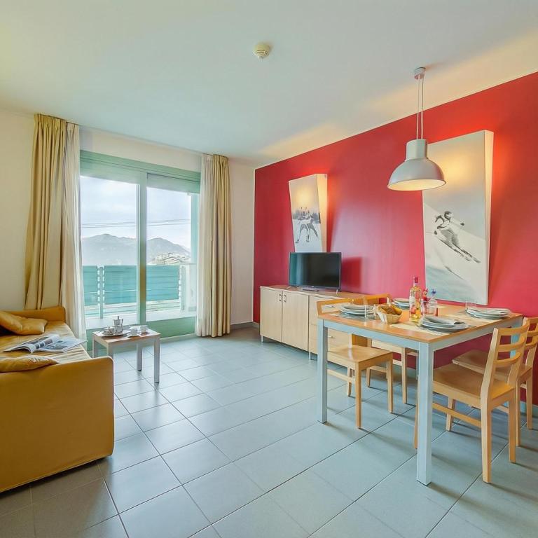 Villaggio Olimpico - One Bedroom Apartment with Balcony 6 - 2