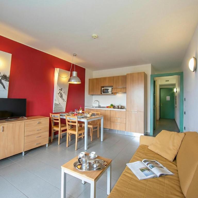 Villaggio Olimpico - One Bedroom Apartment with Balcony 6 - 4