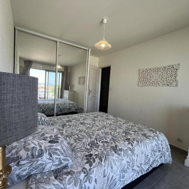 Fréjus, 10min à pieds des plages, appartement T3, 5 pers, entièrement climatisé avec parking privé - Two-Bedroom Apartment with Balcony - 1