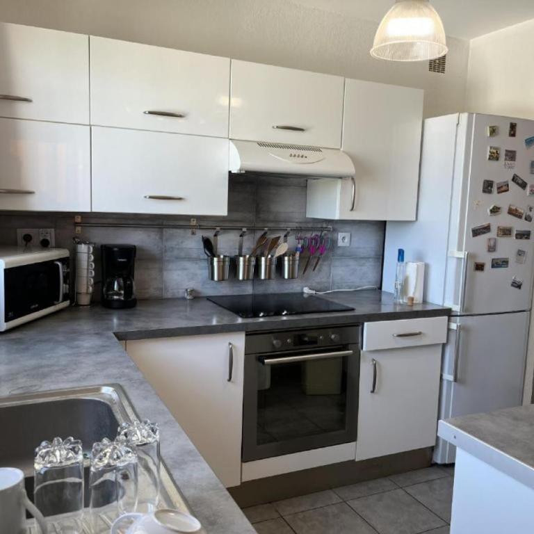 Fréjus, 10min à pieds des plages, appartement T3, 5 pers, entièrement climatisé avec parking privé - Two-Bedroom Apartment with Balcony - 7